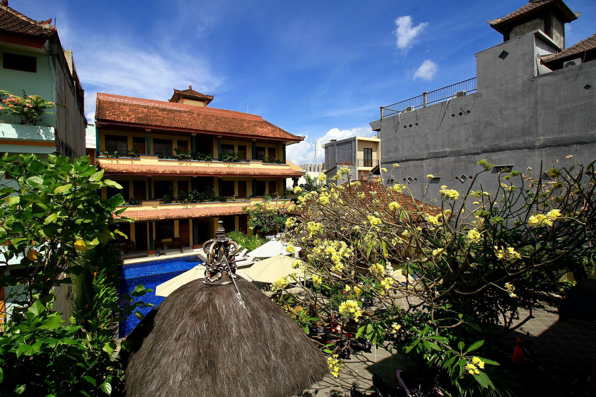 Dua Dara Inn Kuta Legian  Exterior photo